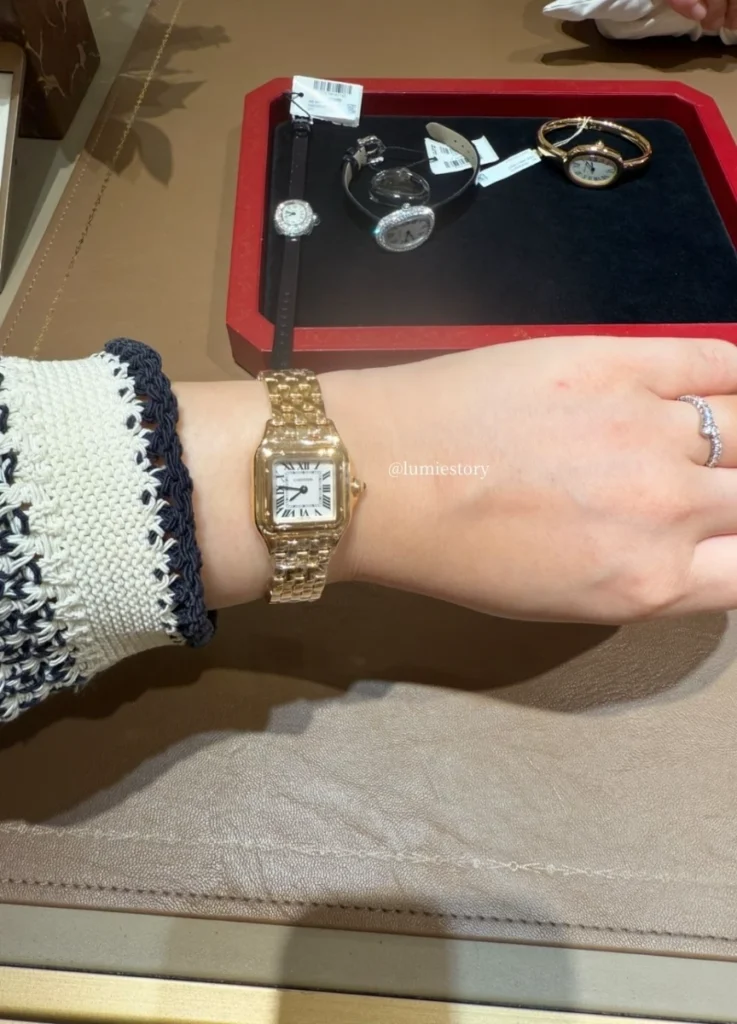 Panthère de Cartier watch
$27,000

Case in 18K yellow gold (750/1000), 