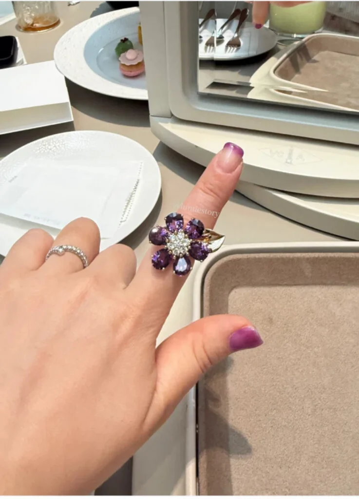 VCA Fleurs de Hawaii Amethyst Ring