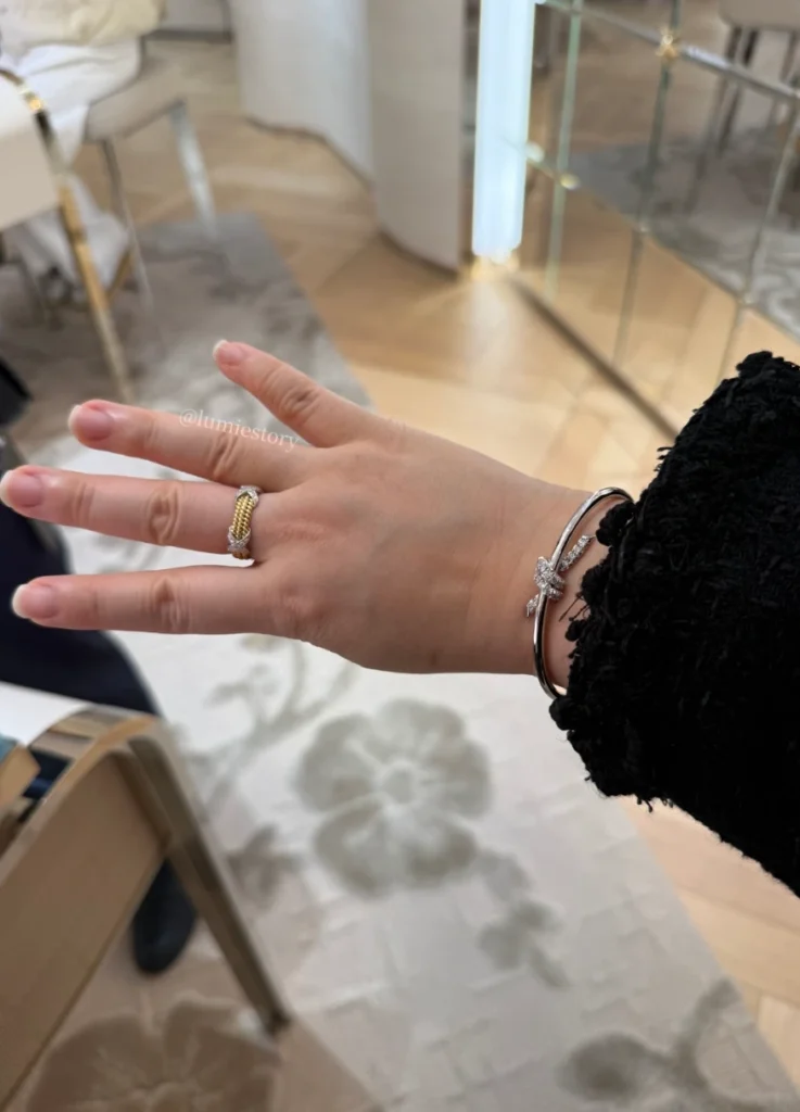 Tiffany Knot Wire Bangle in White Gold with Diamonds
$9,700



