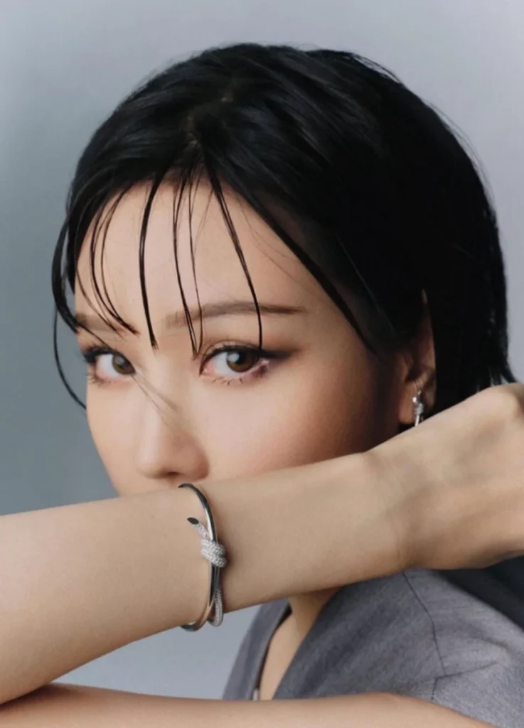 Tiffany Knot Double Row Bracelet in White Gold with Diamonds
18k white gold with round brilliant diamonds
Carat total weight 2.05