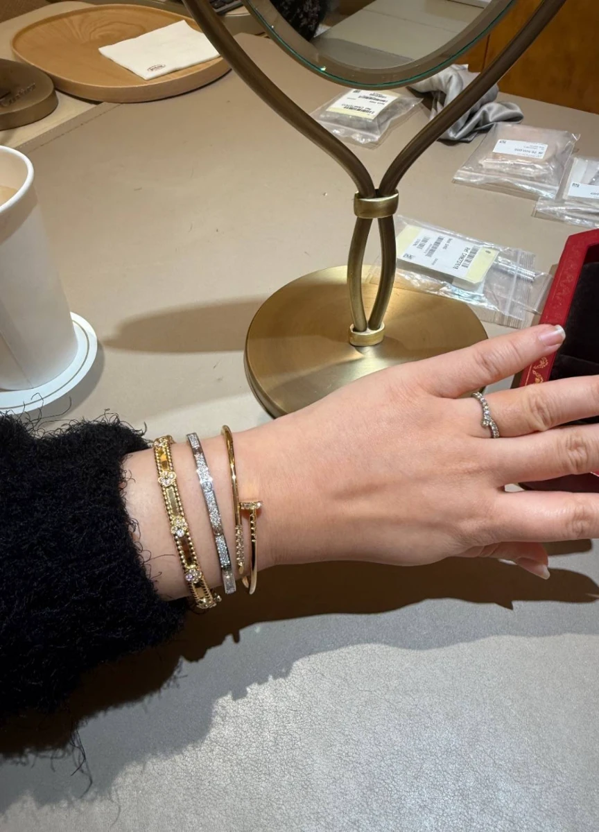 Why Yellow Gold Never Looks the Same | How Cartier, Van Cleef & Arpels, Tiffany, and Other Maisons Shape Color on Skin