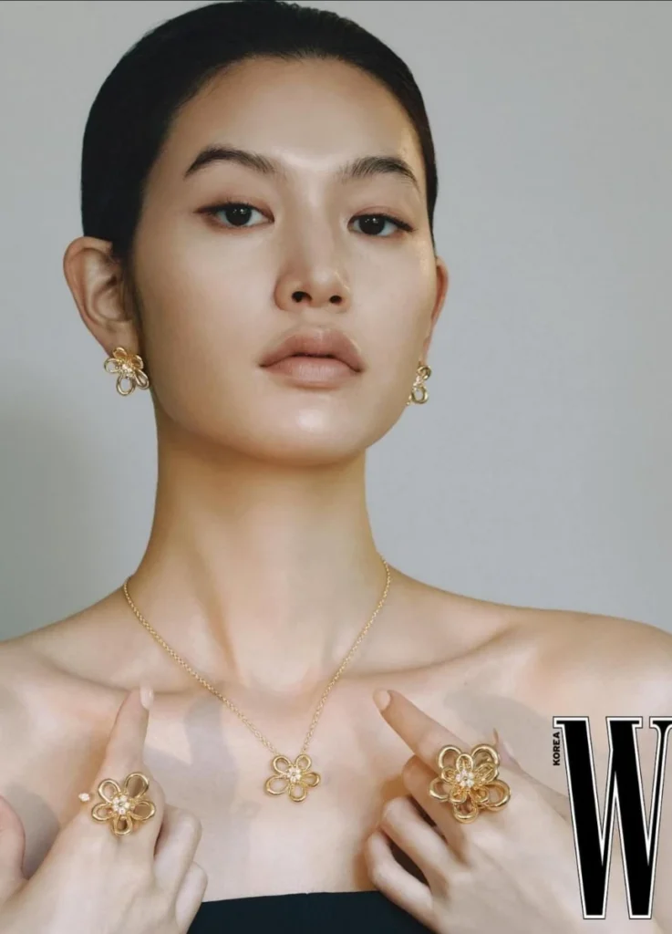 VCA Flowerlace in Yellow Gold
