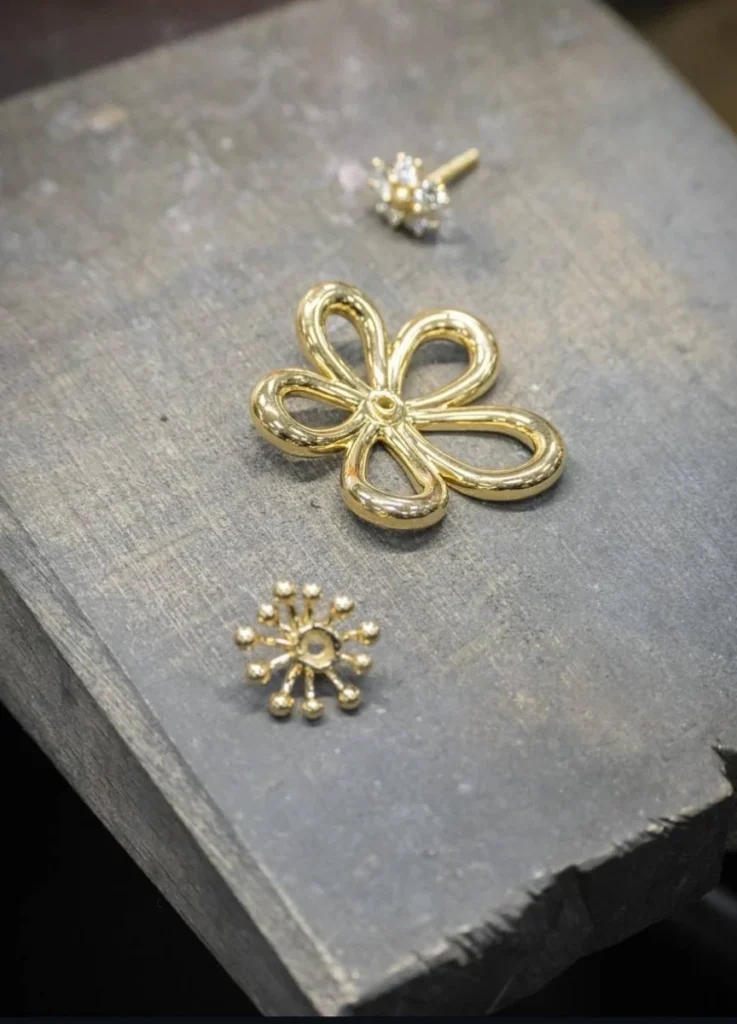 Van Cleef & Arpels  Flowerlace