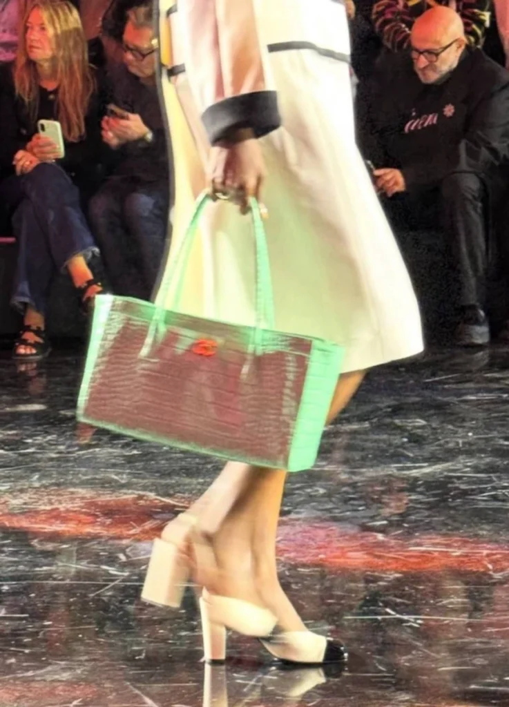 Chanel 26SS Bags - Small Shopping Bag 
Crocodile Embossed Calfskin & Gold-Tone Metal 
Green