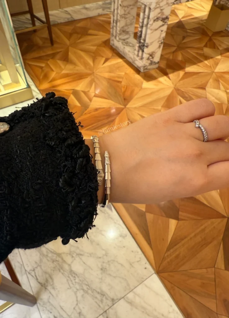 Serpenti Viper Bracelet (white gold)
Diamonds (Carats):0.47
$14,500.00 (Excluding Taxes)