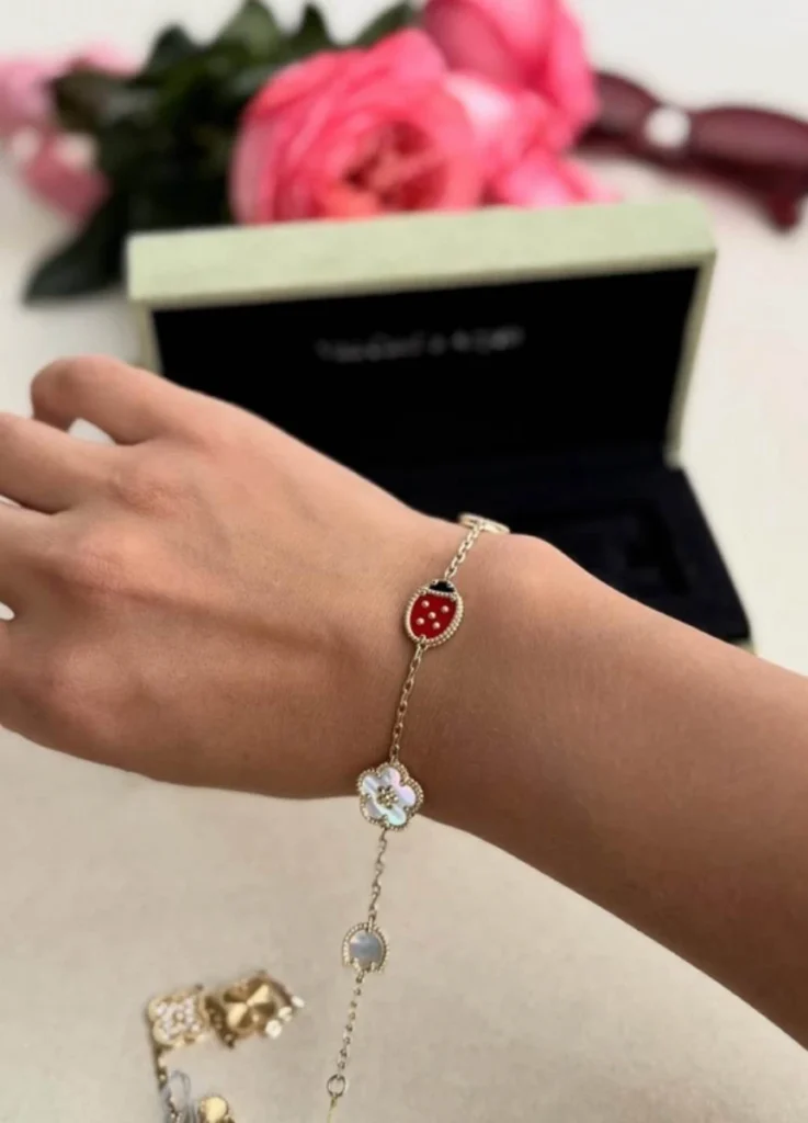 Lucky Spring bracelet, 5 motifs
