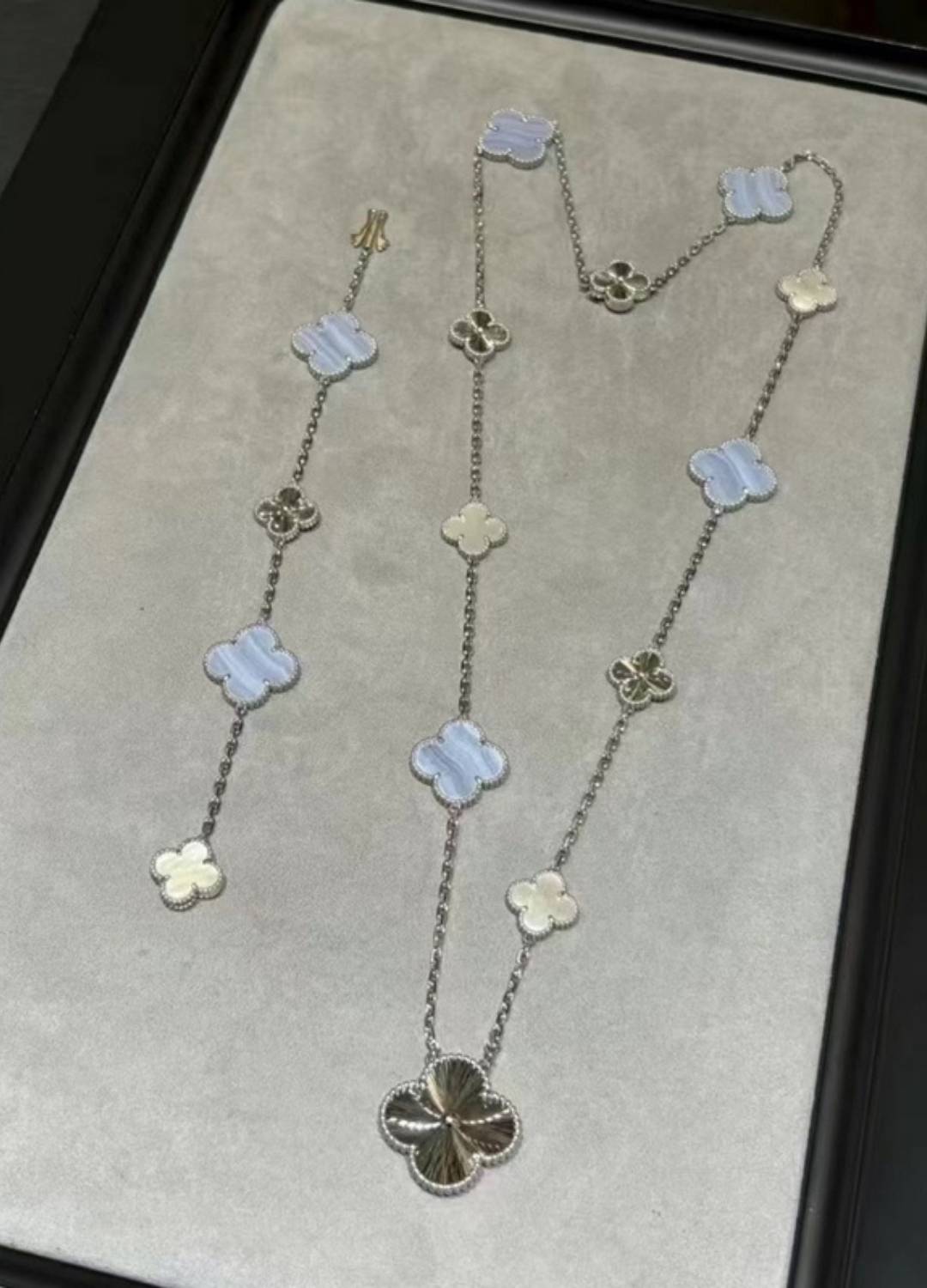 Van Cleef & Arpels The New Alhambra 15-Motif Necklace : Who It Suits, How It Moves, and Why It Is Not Simply a Shorter 20-Motif