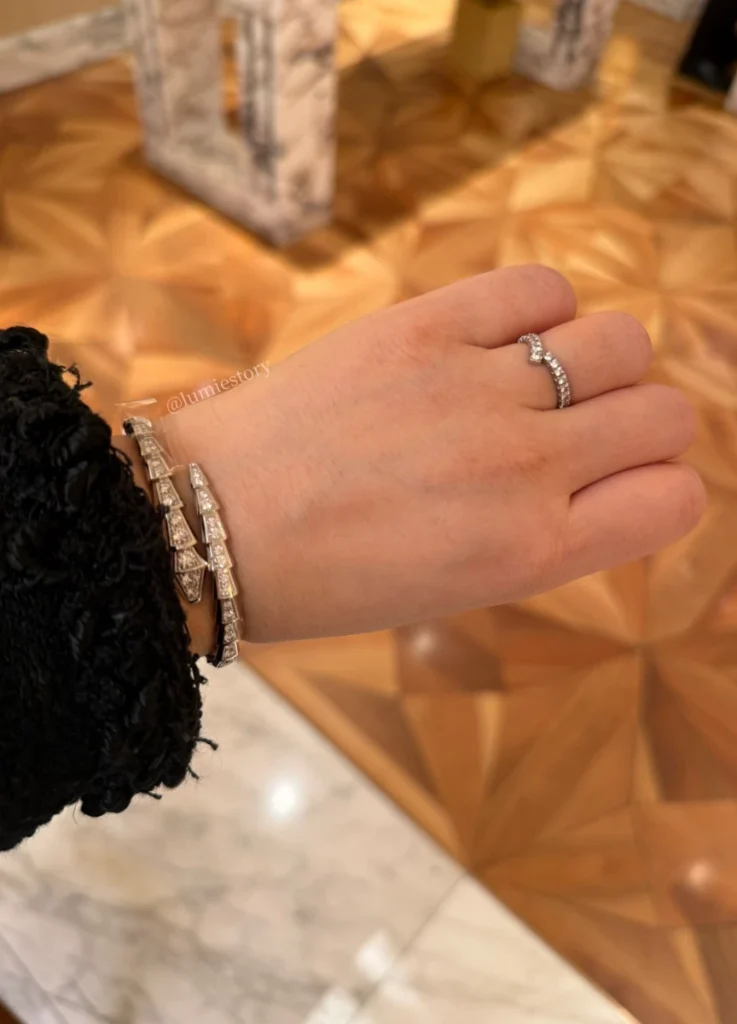 Serpenti Viper Bracelet (white gold)
Diamonds (Carats): 2.8
$49,200.00 (Excluding Taxes)