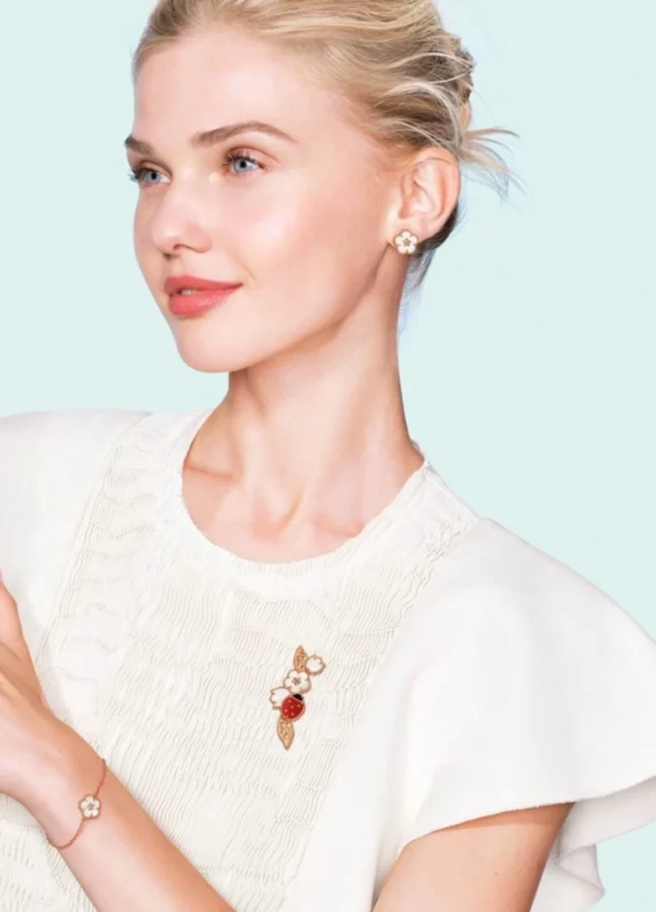 Lucky Spring pendant, plum blossom