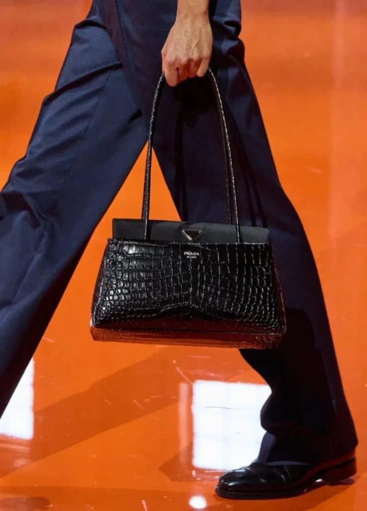 Prada’s 26SS Shoulder Bag
 Passage medium leather bag with Re-Nylon flap