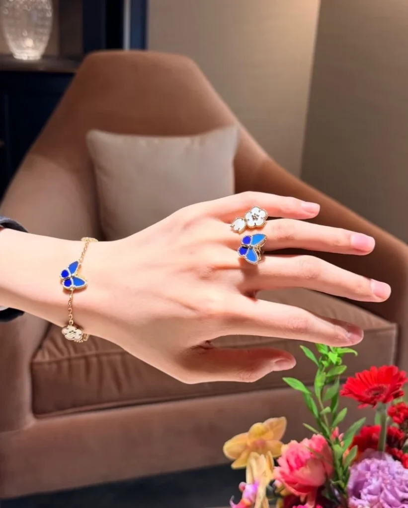 Lucky Spring Butterfly Between the Finger ring
Lucky Spring Butterfly bracelet, 5 motifs