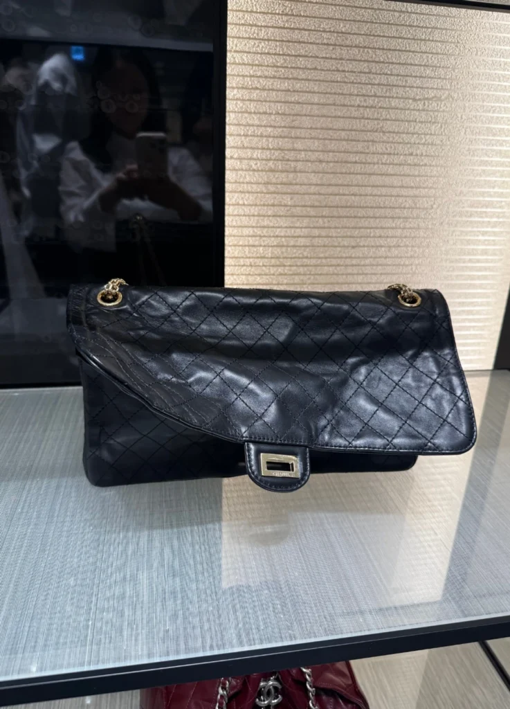 Chanel 2.55 Handbag
Lambskin & Gold-Tone Metal Black