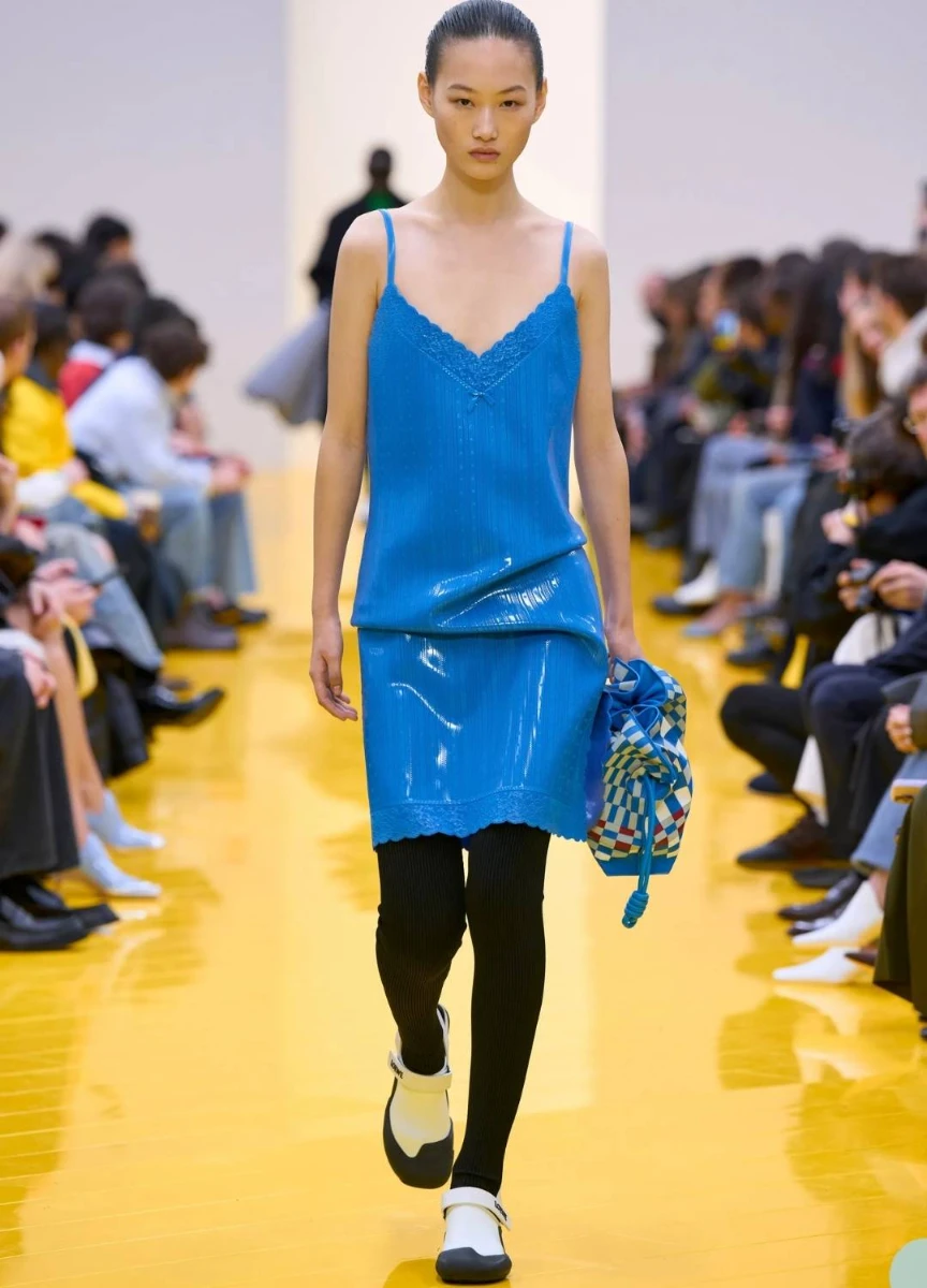 Loewe Fall/Winter 2026 Runway Review | Color, Craft, and the Reset of Loewe