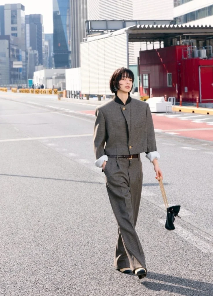 Chanel 2.55 Handbag
Lambskin & Gold-Tone Metal, Black