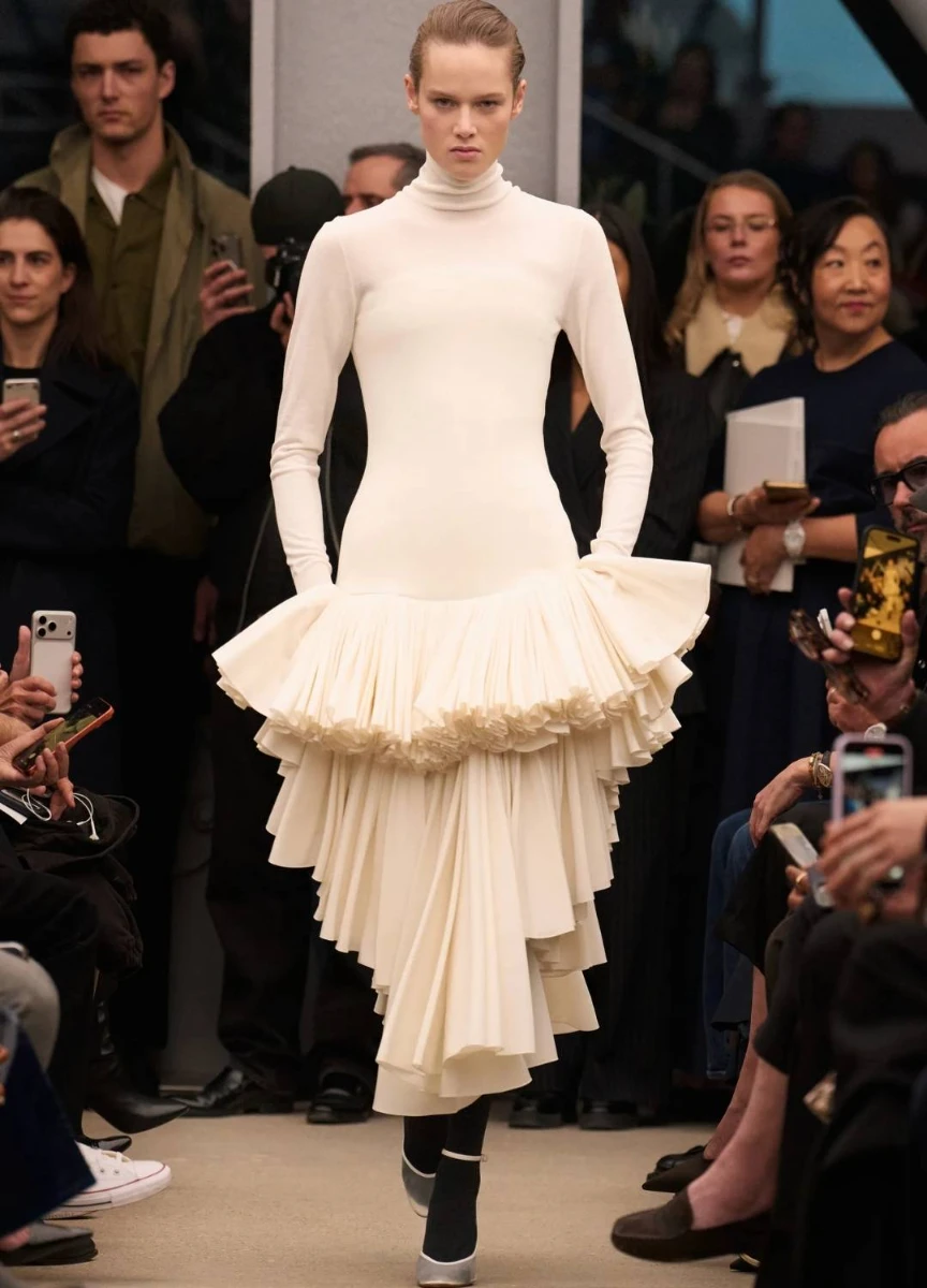 Alaïa Fall/Winter 2026 Runway Review | Quiet Perfection: Pieter Mulier’s Final Collection for Alaïa