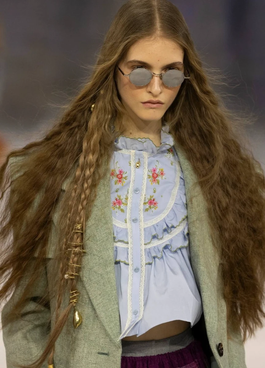 Chloé Fall/Winter 2026 Runway Review | Folk Memory, Romanticism