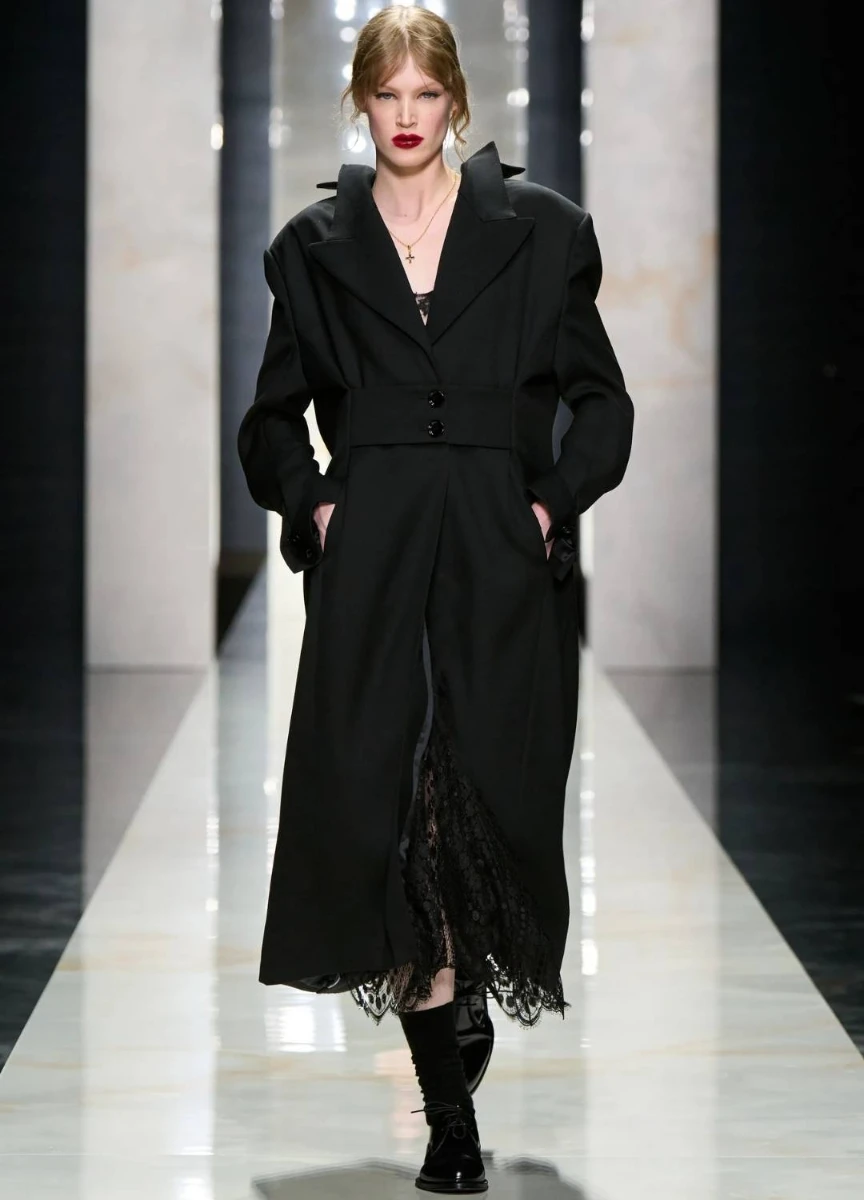 Dolce & Gabbana Fall/Winter 2026 Review | Black Tailoring and the Reinforcement of Identity
