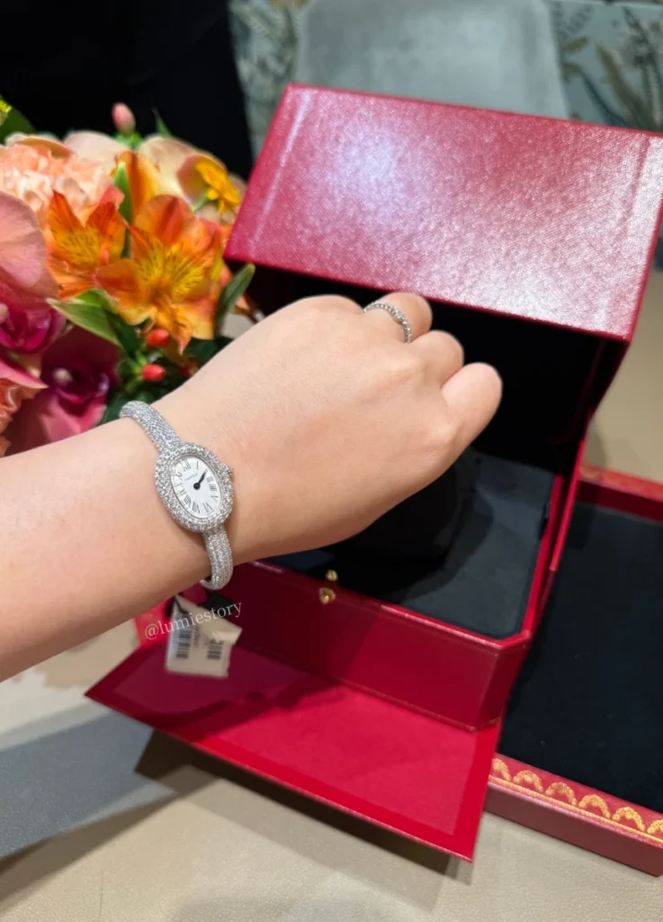 Baignoire watch, mini model, quartz movement. Rhodiumized 18K white gold (750/1000) case set with 171 brilliant-cut diamonds totaling 1.91 carats. Rhodiumized 18K white gold (750/1000) beaded crown set with a brilliant-cut diamond totaling 0.07 carats. Rhodiumized 18K white gold (750/1000) bangle bracelet set with 380 brilliant-cut diamonds totaling 3.10 carats. Silvered dial, blued-steel sword-shaped hands, sapphire crystal. Length: 24.6 mm. Width: 18.7 mm. Thickness: 7.2 mm. Water-resistant up to 3 bar (approx. 30 meters/100 feet)