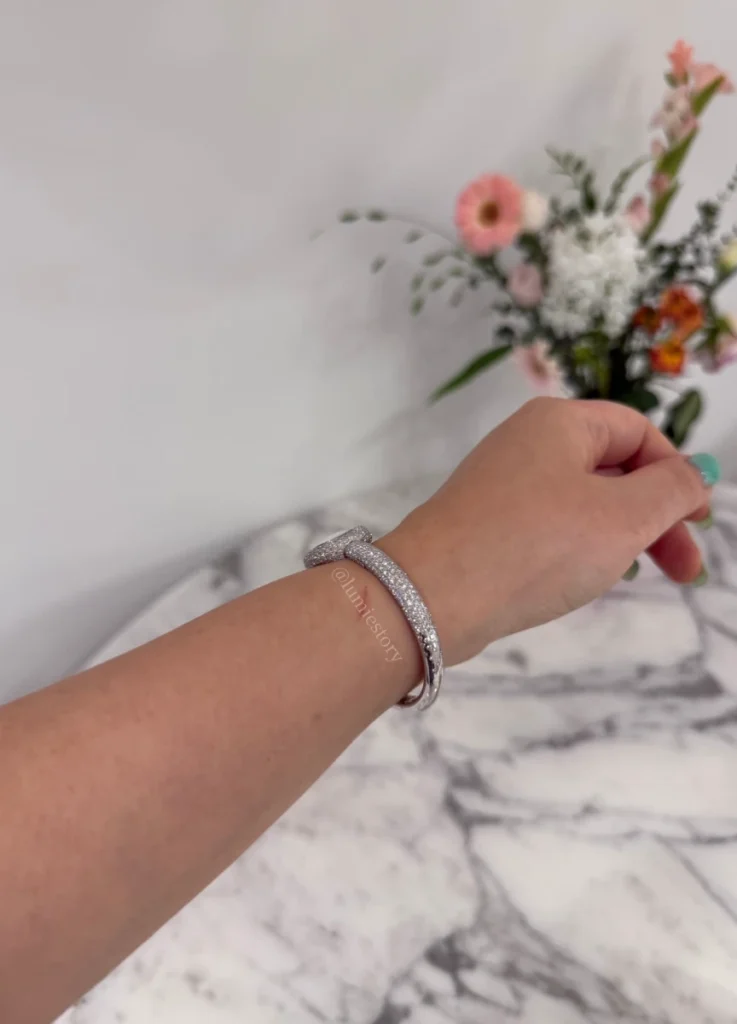 Baignoire watch, mini model, quartz movement. Rhodiumized 18K white gold (750/1000) case set with 171 brilliant-cut diamonds totaling 1.91 carats. Rhodiumized 18K white gold (750/1000) beaded crown set with a brilliant-cut diamond totaling 0.07 carats. Rhodiumized 18K white gold (750/1000) bangle bracelet set with 380 brilliant-cut diamonds totaling 3.10 carats. Silvered dial, blued-steel sword-shaped hands, sapphire crystal. Length: 24.6 mm. Width: 18.7 mm. Thickness: 7.2 mm. Water-resistant up to 3 bar (approx. 30 meters/100 feet)