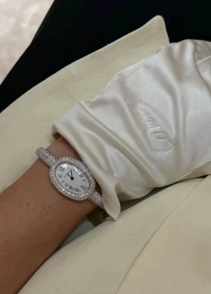 Baignoire watch, small model, quartz movement. Rhodiumized 18K white gold 