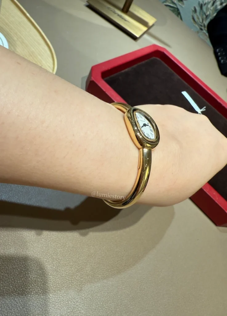 Baignoire watch, mini model, quartz movement. 18K yellow gold 