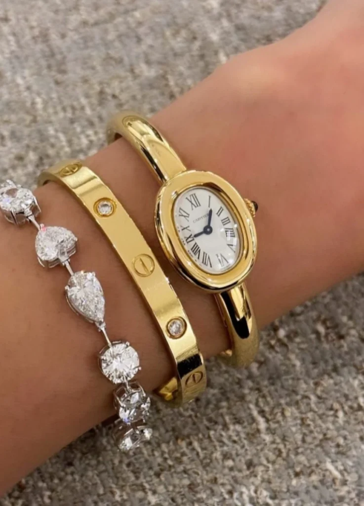 Baignoire watch, mini model, quartz movement. 18K yellow gold 