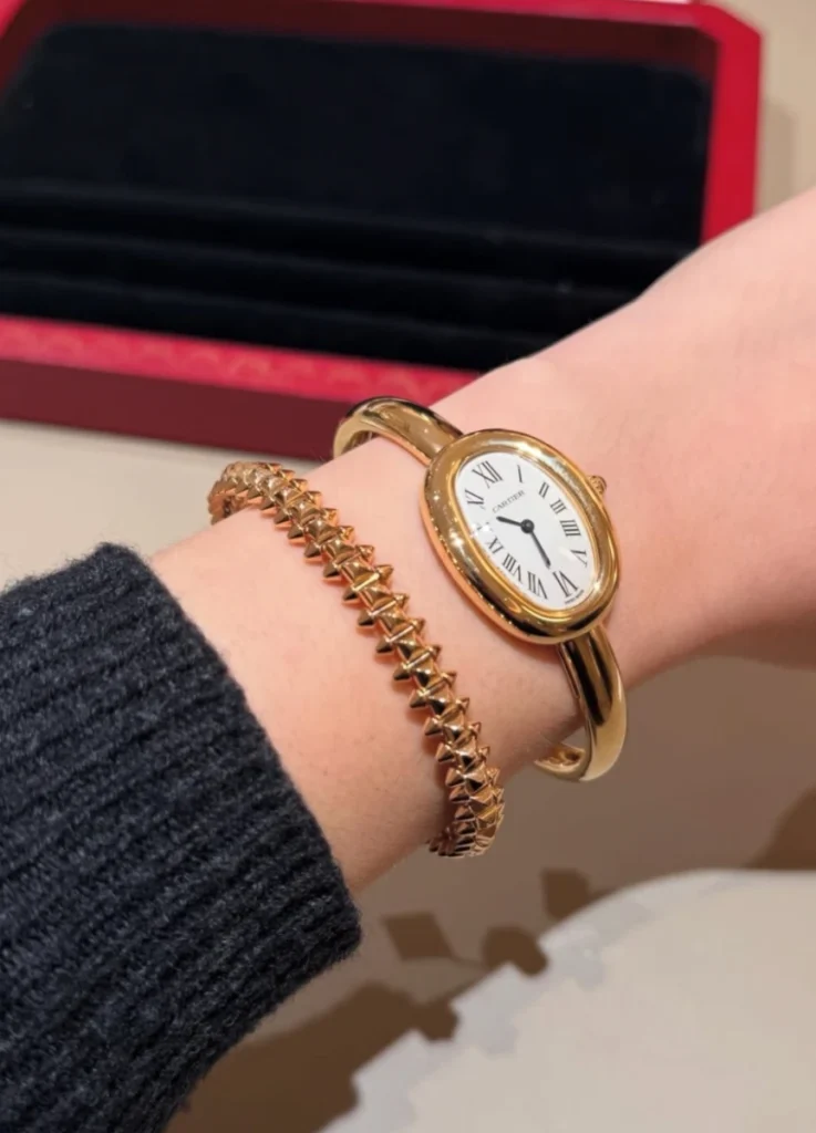 Baignoire watch, small model, quartz movement. 18K yellow gold 