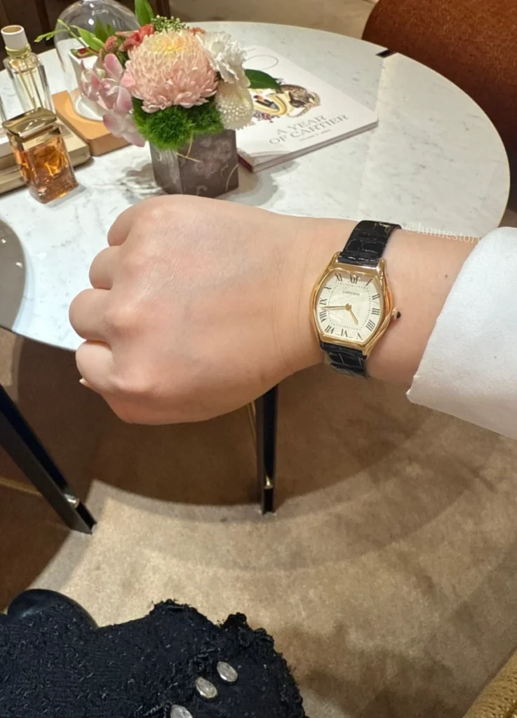 Tortue watch, small model, high-autonomy quartz movement. 
18K yellow gold (750/1000) case
($13,900)
