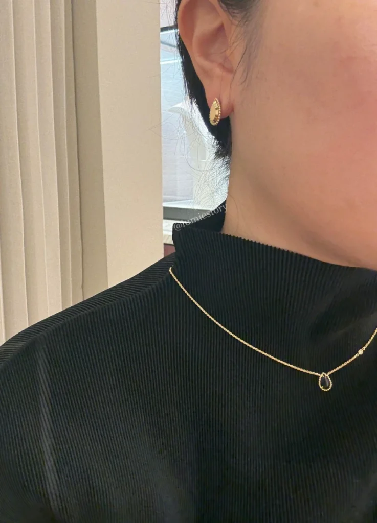 
Boucheron Serpent Bohème Stud earrings, Full Gold ($3,890 Excl. Tax)
Serpent Bohème Pendant XS motif, Onyx ($2,120 Excl. Tax)