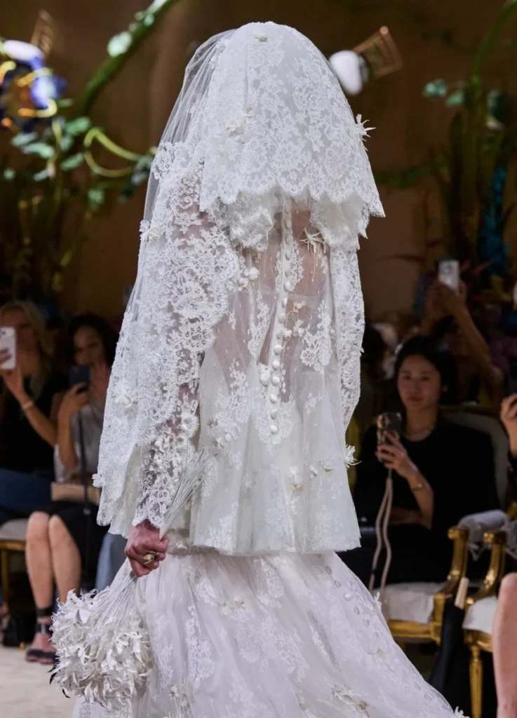 Finale bride — layered Chantilly veil, resin bouquet