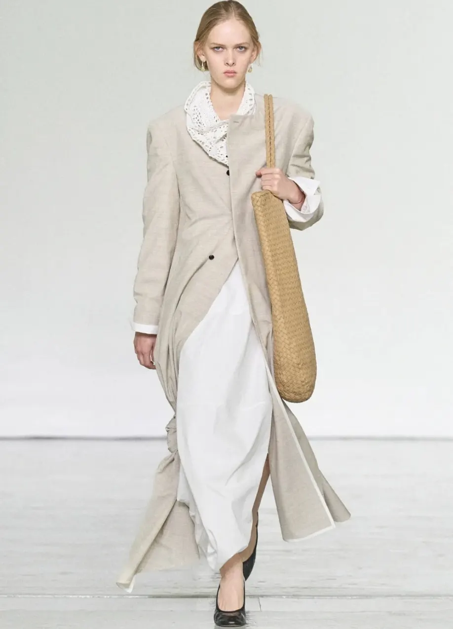 Bottega Veneta Spring 2027 Review | Louise Trotter Lets the Light In